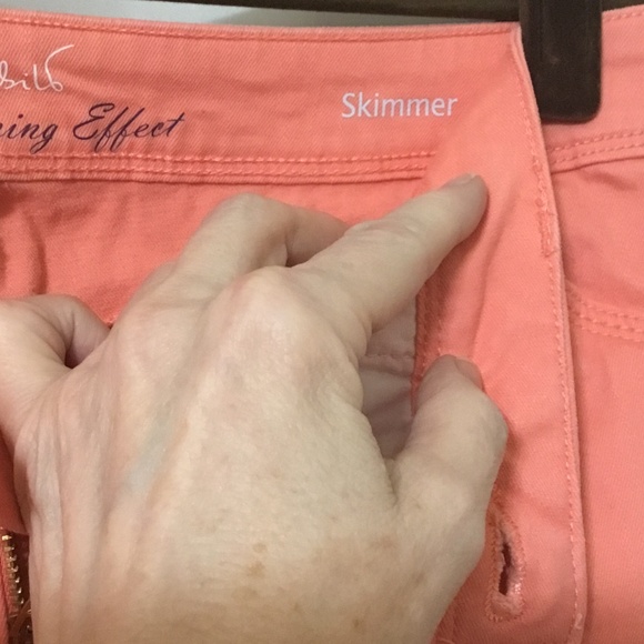 Gloria Vanderbilt Women’s Lillian Capri Pants Size 6 Bright Hibiscus - Picture 5 of 9